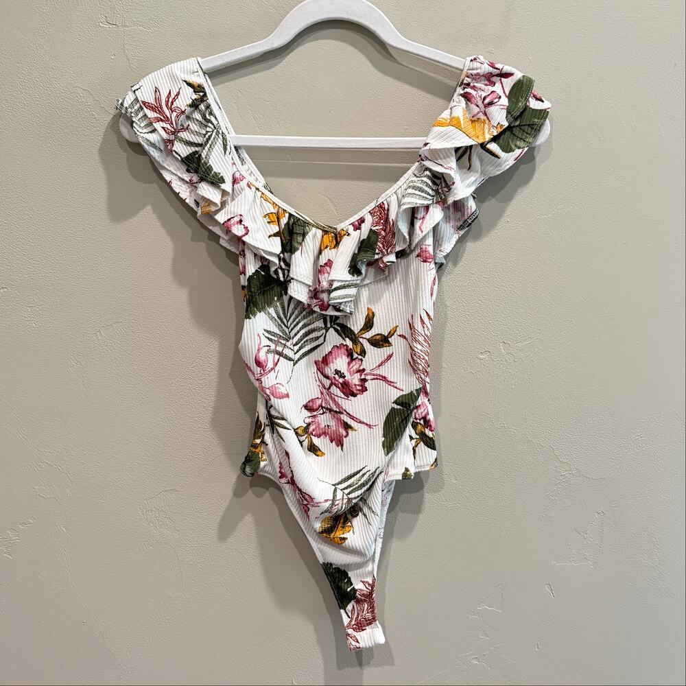 ASTR The Label Ruffled Floral Bodysuit White Multi - Size: Small